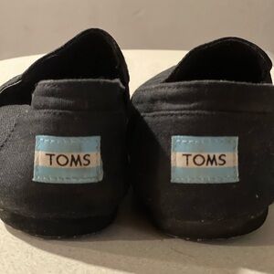 Women’s Toms size 7